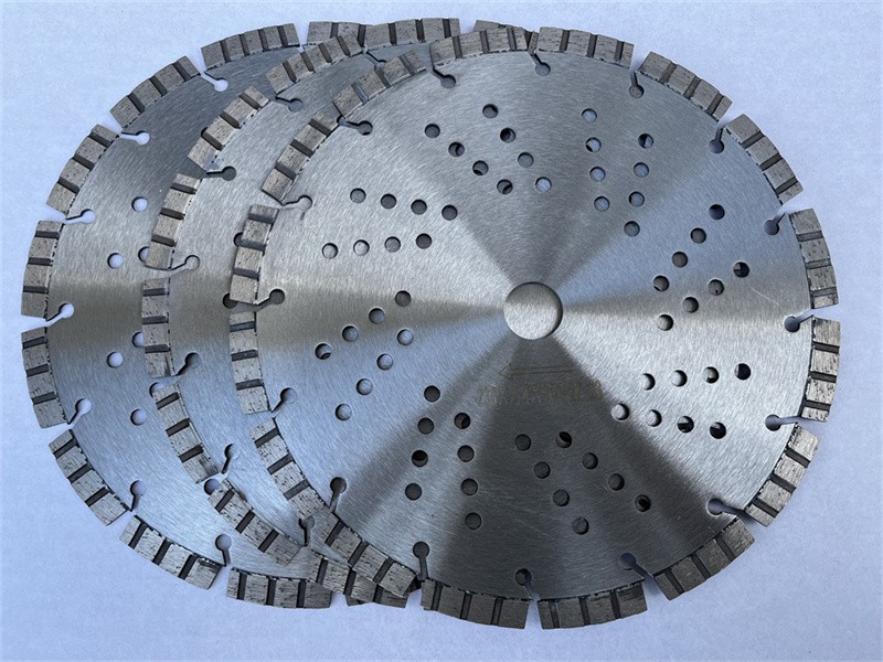Welding method of saw blade